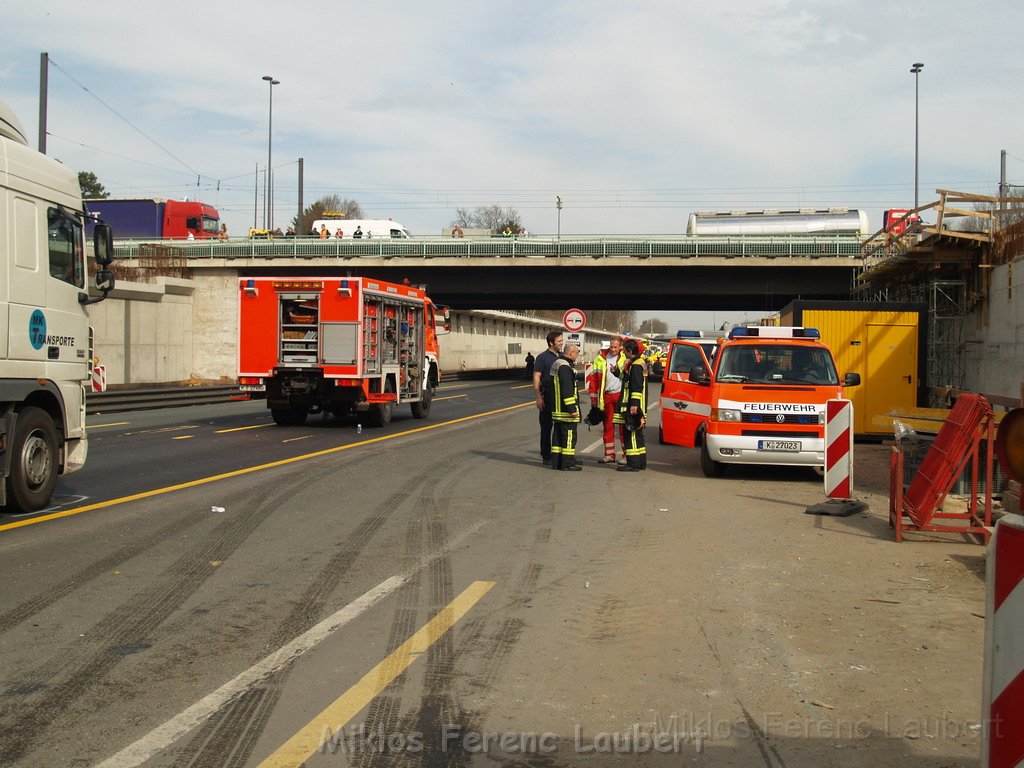 VU PKW unter LKW A 1 Rich Dortmund Koeln West AS Loevenisch P083.JPG